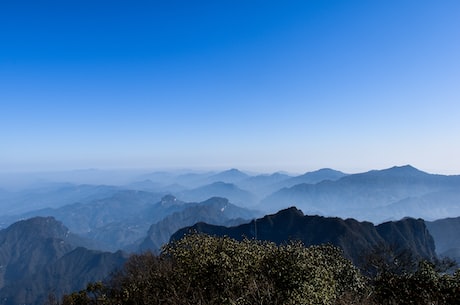 神国之上，圣山净土